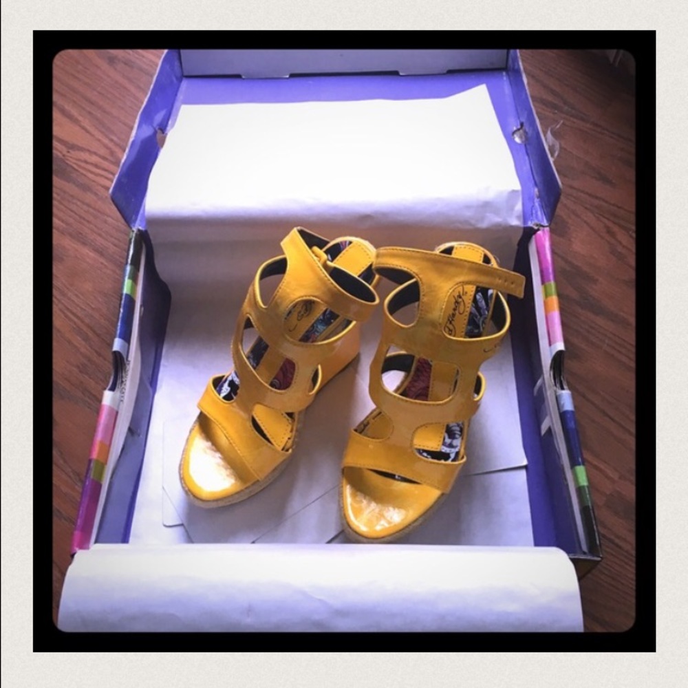 New Ed hardy wedge size 5